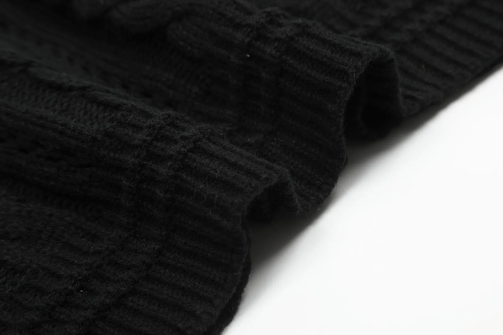 vivienne west wood West Queen Vivian Saturn New Retro "Unisex" Hollow Knitted Sweater Wool Cardigan 2024 Spring Latest Style Size: S -M- L Color: Apricot Black